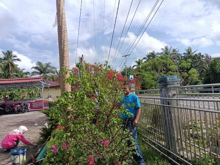 GOTONG ROYONG PERSIAPAN SERAH TERIMA JABATAN CAMAT BATANG GASAN