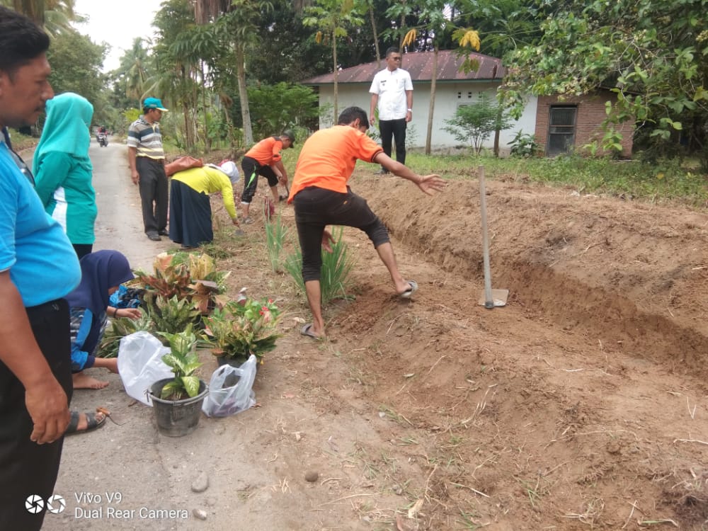GORO BERSAMA PEMBUATAN TAMAN TP-PKK KEC. BATANG GASAN DI NAGARI PAUAH KAMBA KEC. NAN SABARIH