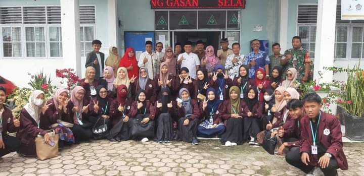 SERAH TERIMA MAHASISWA KKN PPM UIN PERIODE 48 IMAM BONJOL PADANG OLEH PIMPINAN KEPADA CAMAT BAGAS.