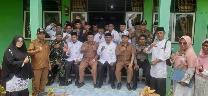 CAMAT BATANG GASAN, ARMEDES, SE.MM HADIRI SERTIJAB KEPALA KUA KECAMATAN BATANG GASAN 