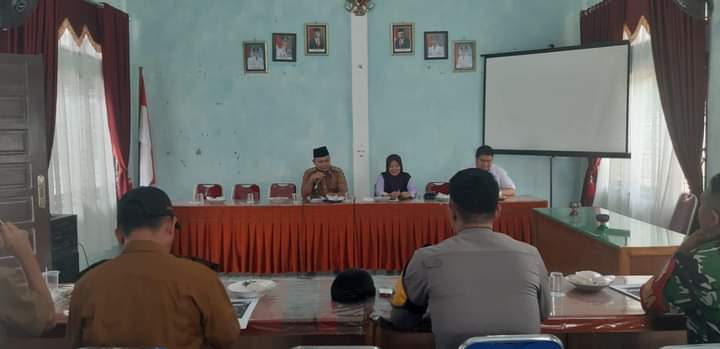 CAMAT BATANG GASAN, HADIRI ACARA SOSIALISASI DAN PENDIDIKAN PEMILIH TINGKAT KECAMATAN